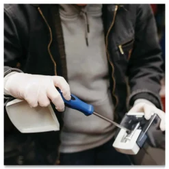 Clearance 4 mil Powder-Free Latex Disposable Gloves - Medium, Ivory (1000/Carton) Cleaning & Janitorial Supplies