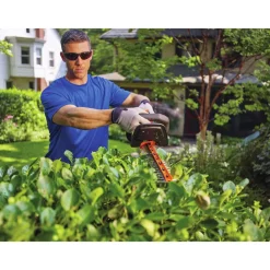 20V MAX POWERCUT Lithium-Ion 22 in. Cordless Hedge Trimmer Kit (1.5 Ah) Hedge Trimmers