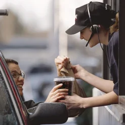 Best Prima Strawless Plastic Lids Fits 30 oz. to 32 oz. Cold Cups - Clear (1200/Carton) Tabletop And Serveware