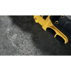 Outlet 20V MAX Lithium-Ion Cordless Hydraulic Knockout Tool Kit (2 Ah) Knockout Tools