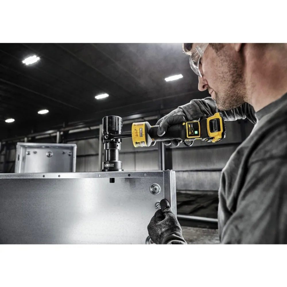 Outlet 20V MAX Lithium-Ion Cordless Hydraulic Knockout Tool Kit (2 Ah) Knockout Tools