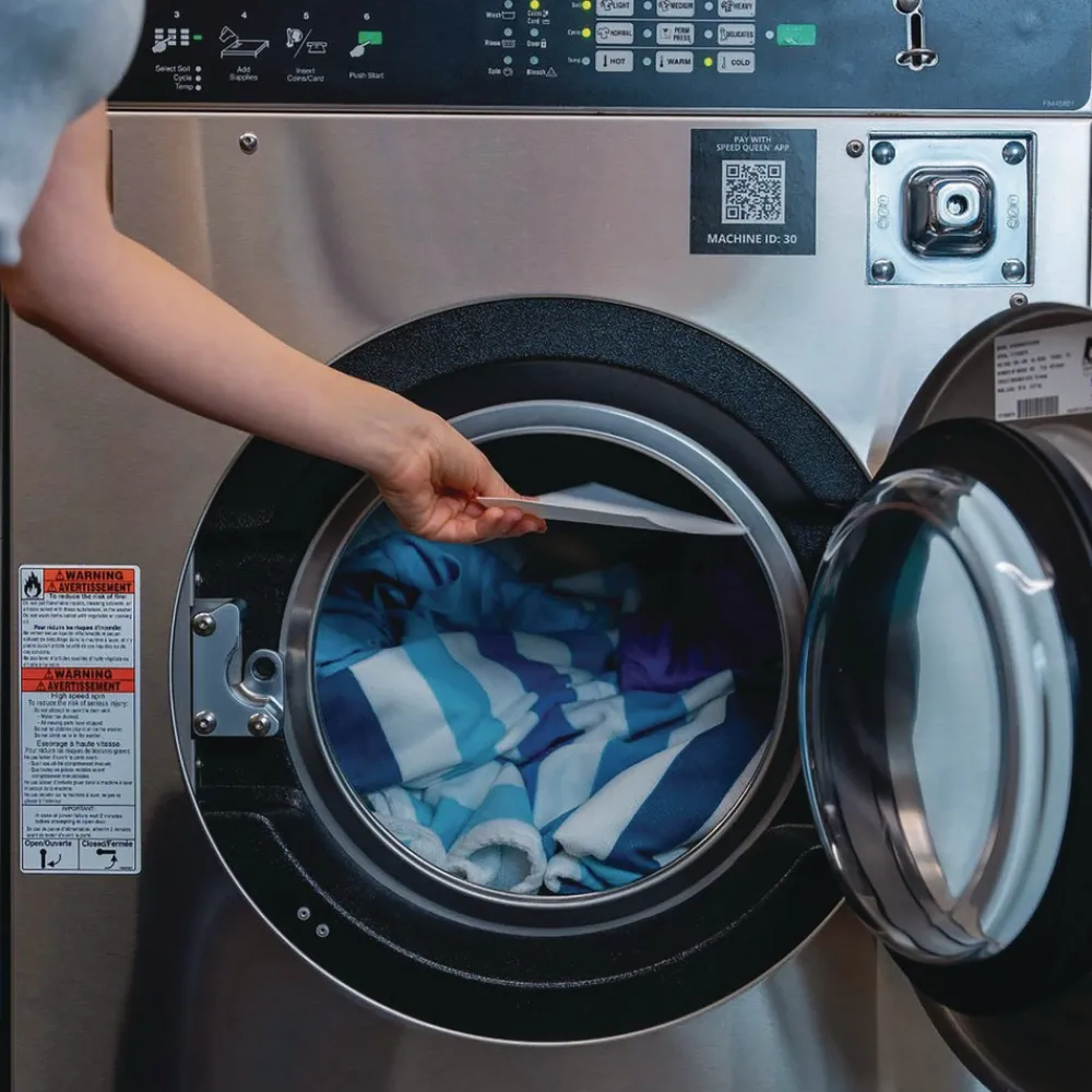 Best 953710CT Liquidless Laundry Detergent Sheets - Free and Clear (10/Carton) Cleaning & Janitorial Supplies