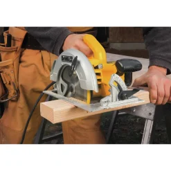 Discount Factory Reconditioned 7-1/4 in. Lightweight Corded Circular Saw Kit Circular Saws|Scroll Saws