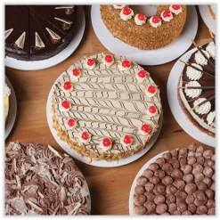 Outlet 16 in. Diameter Bright White Paper Cake Circles - White (100/Carton) Tabletop And Serveware