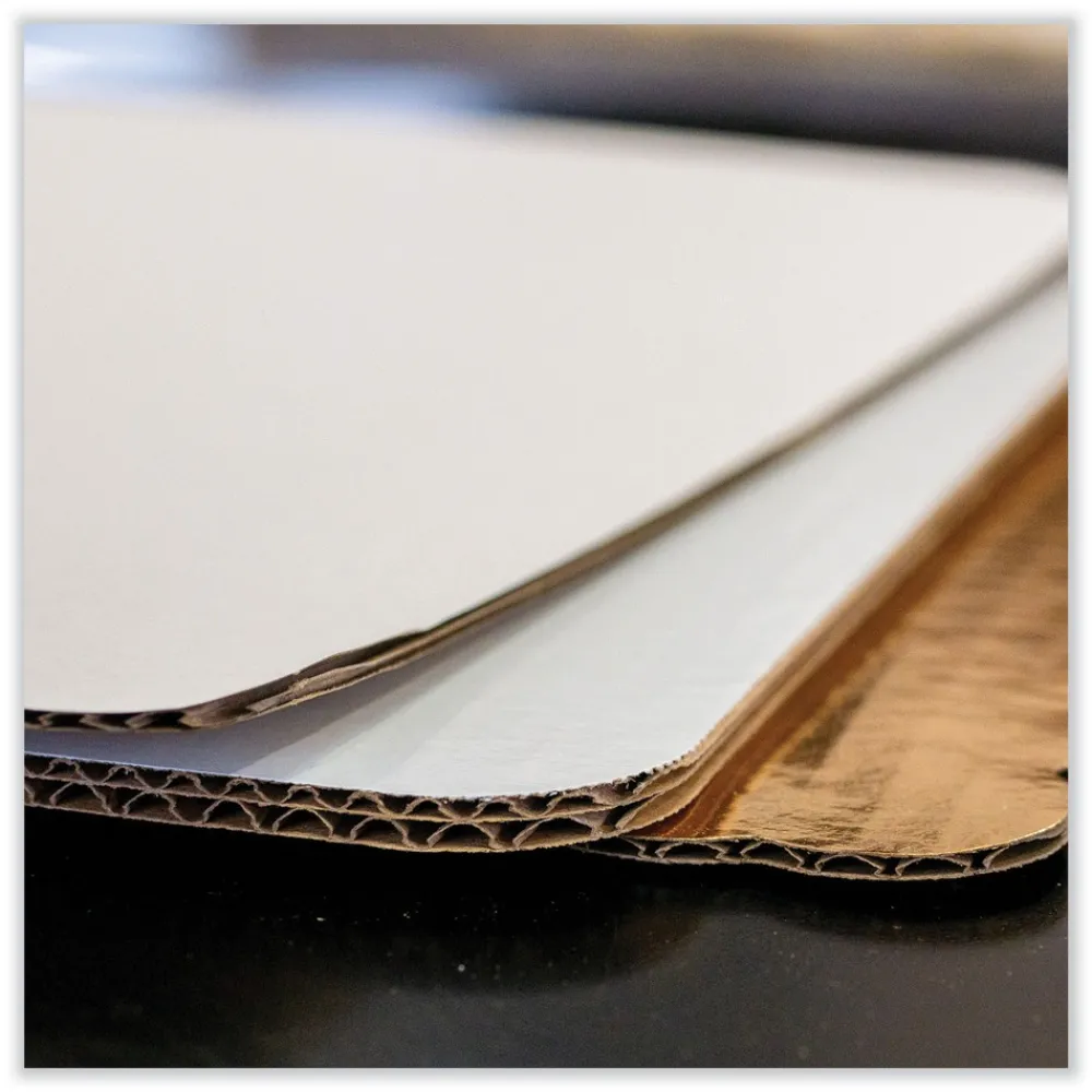 Hot Double Wall Pad Paper 10 in. x 14 in. Bakery Bright White Cake Pad - White (100/Carton) Tabletop And Serveware